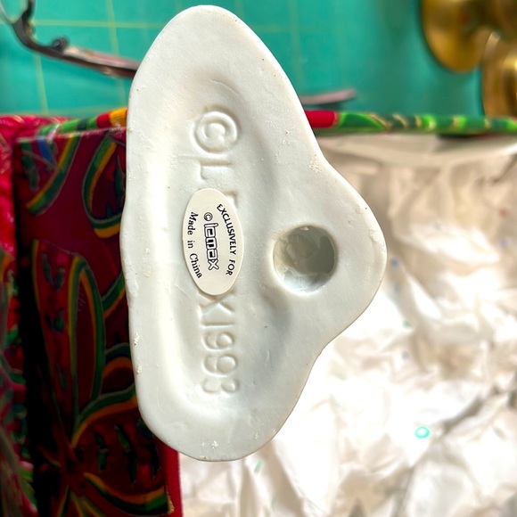 LeMax 1993 Christmas Village Figurines - Picture 8 of 8